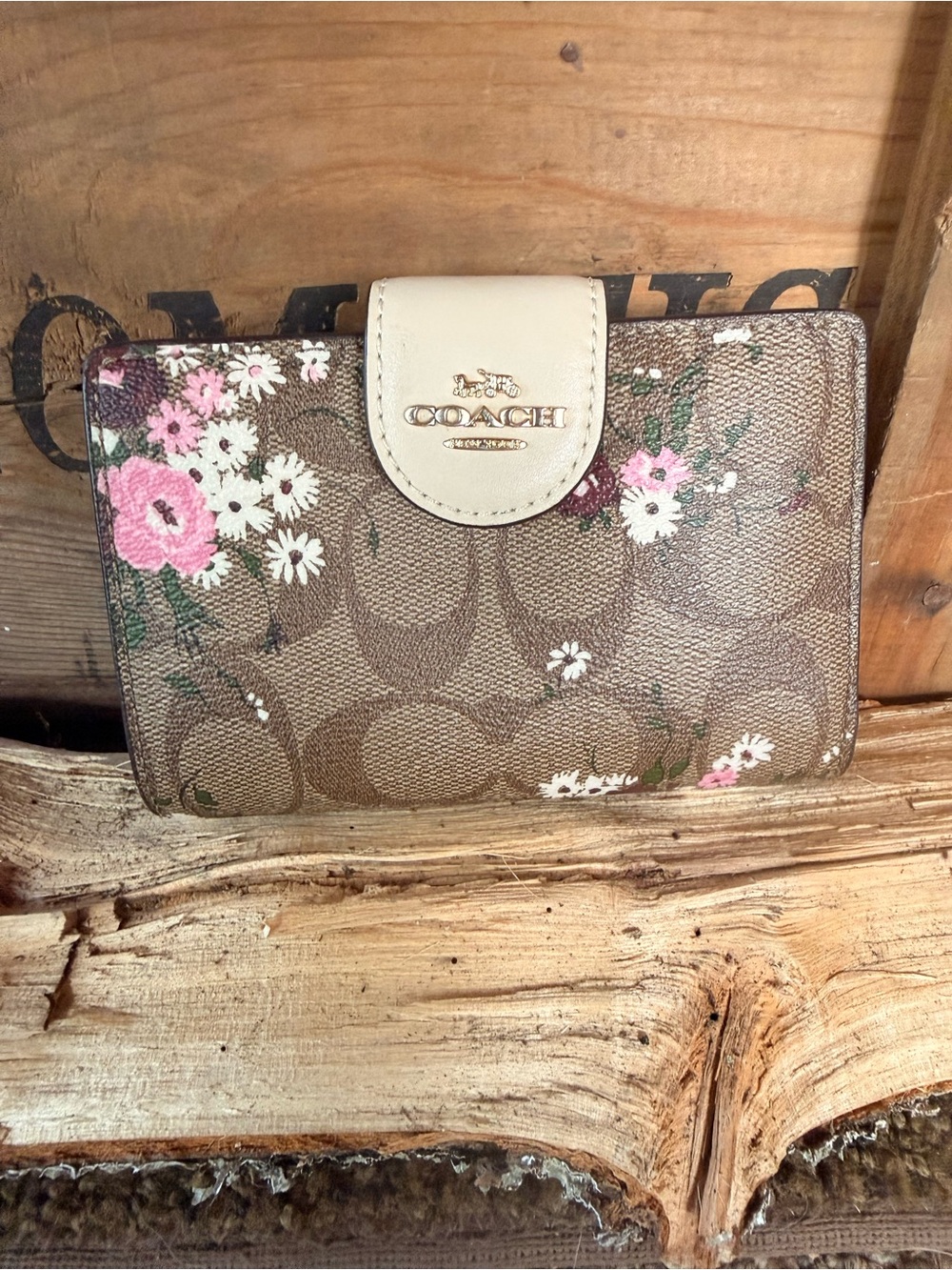 Coach medium corner zip wallet